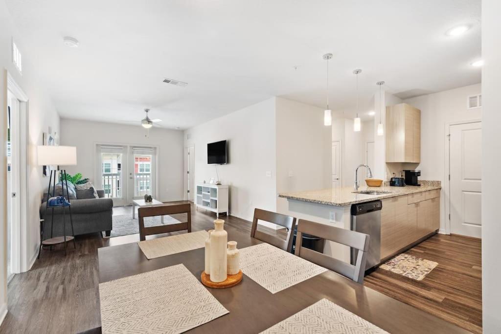 Lavish 2Br Apartment In Tampa Eksteriør bilde