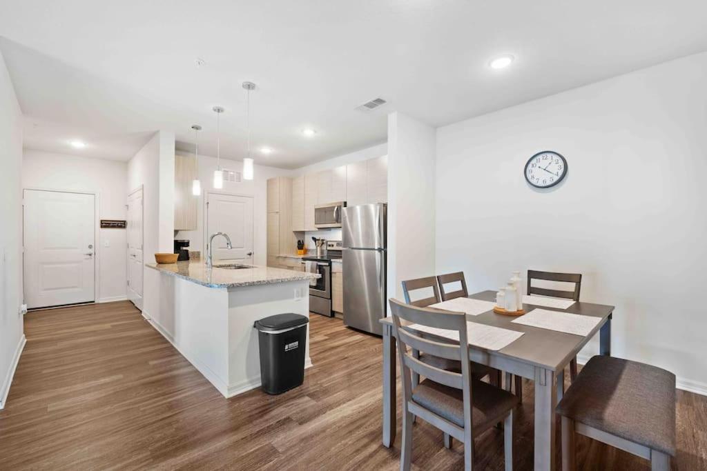 Lavish 2Br Apartment In Tampa Eksteriør bilde