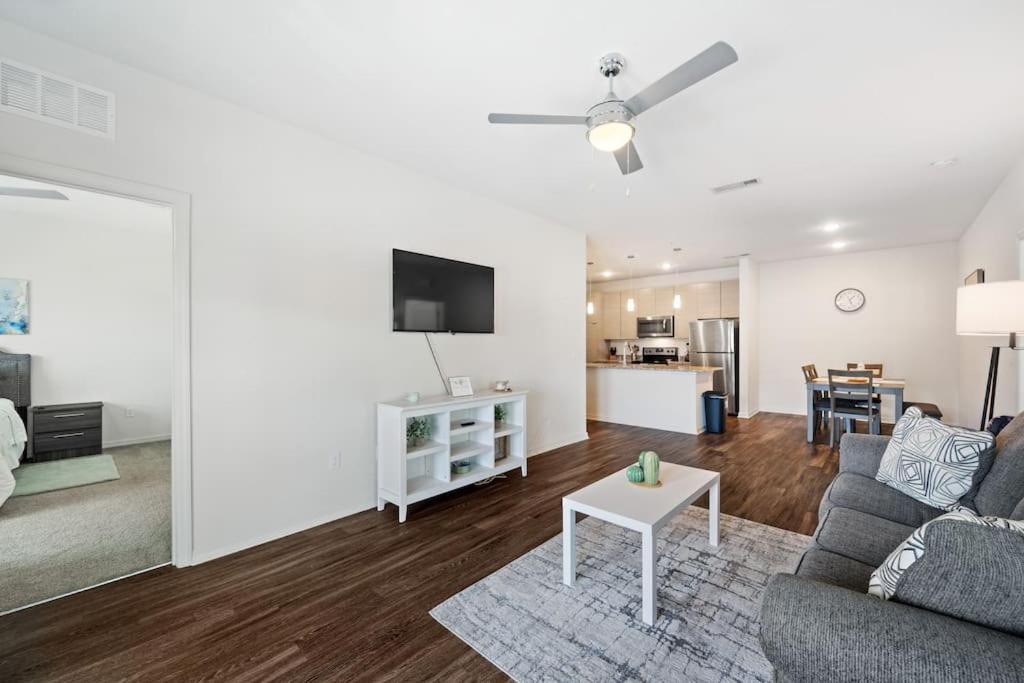 Lavish 2Br Apartment In Tampa Eksteriør bilde